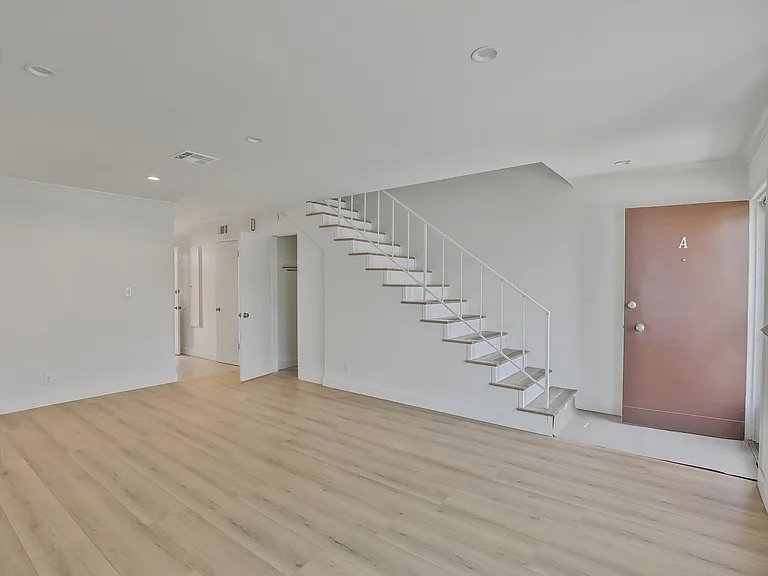 220 S 7th St — Photo 7