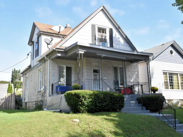 2218 E Eden Pl, Saint Francis, WI 53235