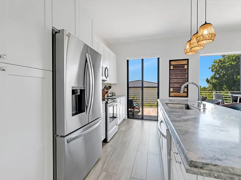 273 W Seaview Dr — Photo 15