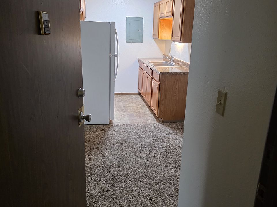 1st image of 618 Heritage Dr #12