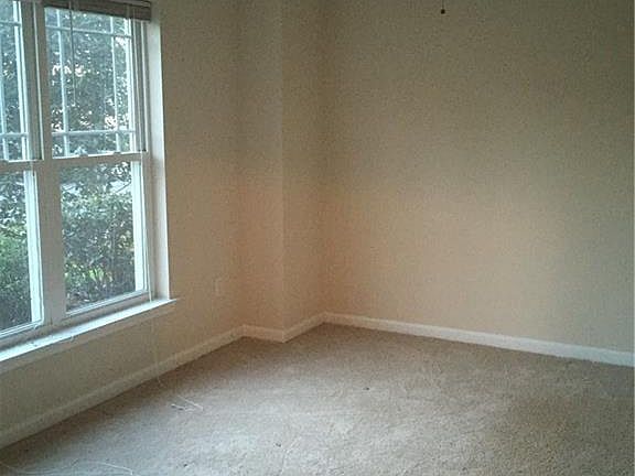 4th image of 1217 Avondale Ln