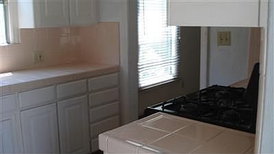 2nd image of 1156 Victoria Ave