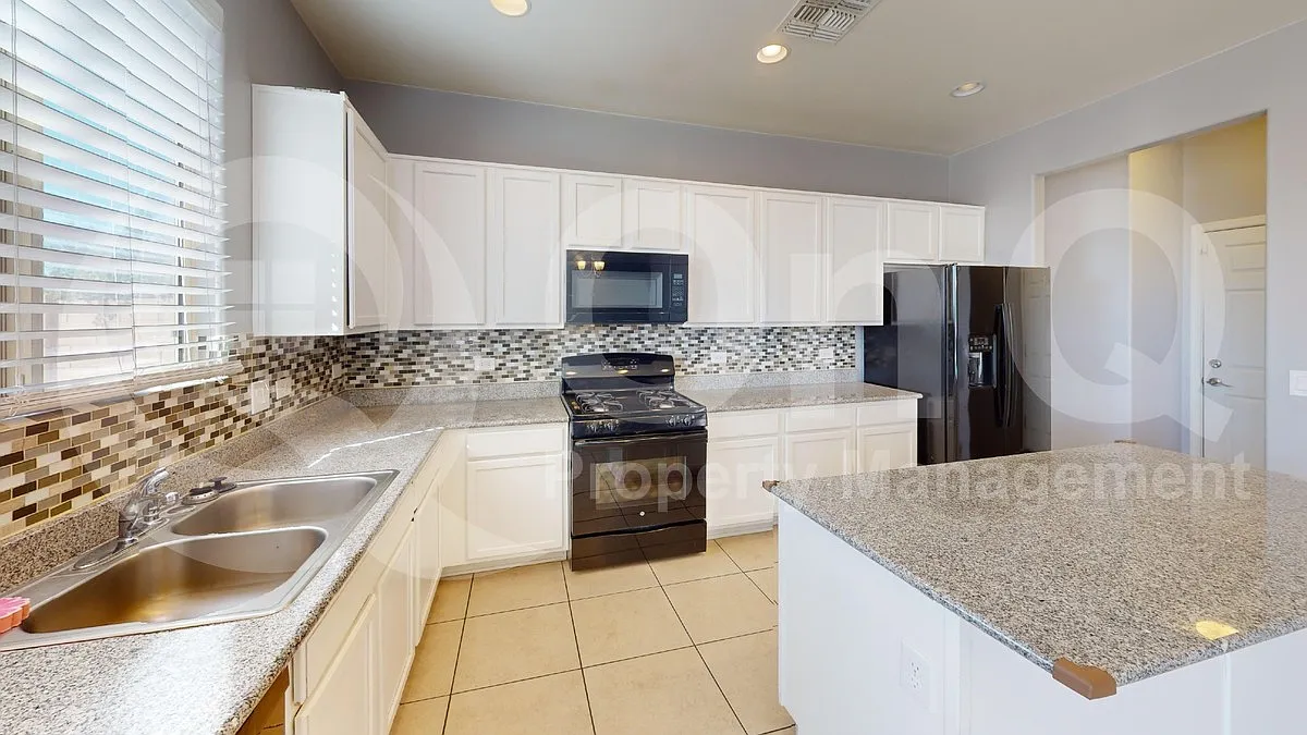 4 bed, 3.0 bath, 2400 sqft, $2,199 — Photo 2