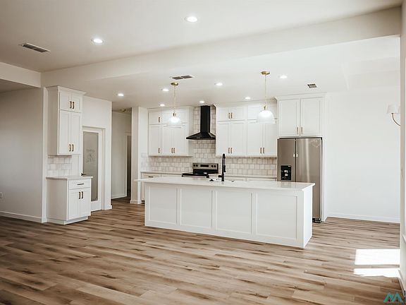 3rd image of 305 Primrose Point
