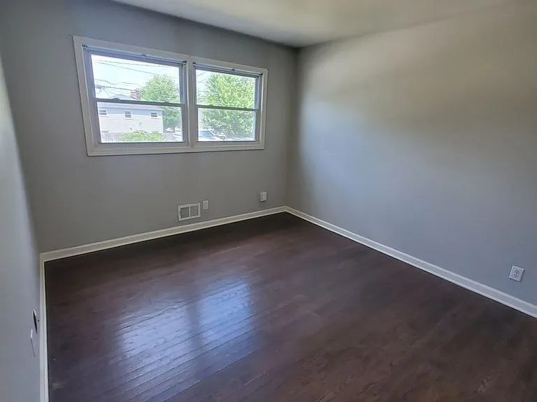 514 Lakeview Ave. (4 Unit) — Photo 5