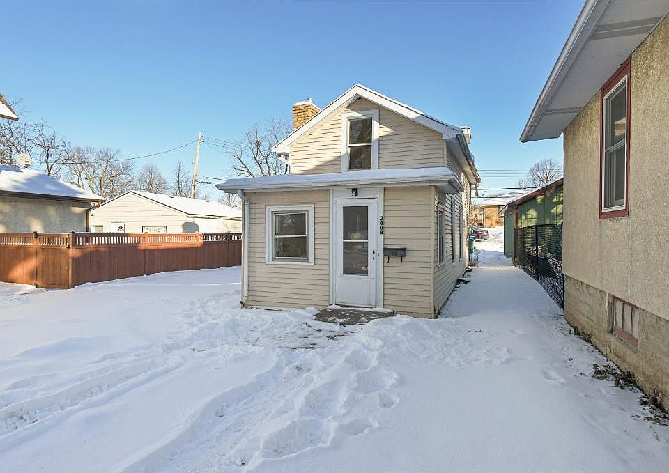 1st image of 2809 Buchanan St NE