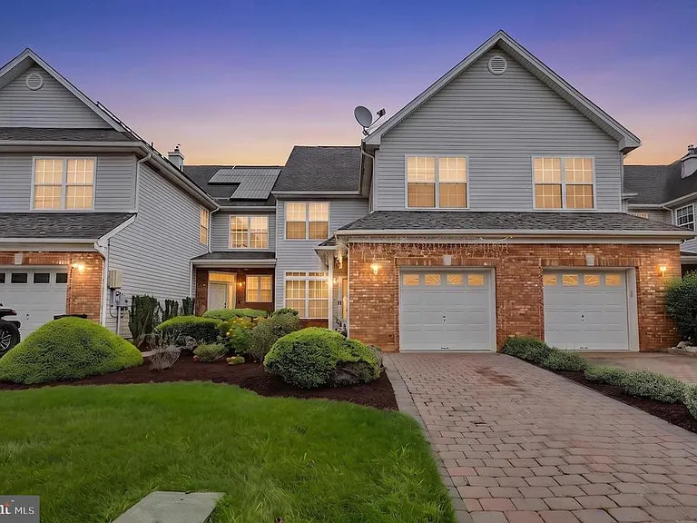 16 Shelley Cir — Photo 1