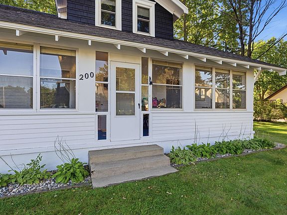 2nd image of 200 Juniper St S