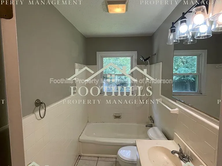 411 Camellia Dr — Photo 7