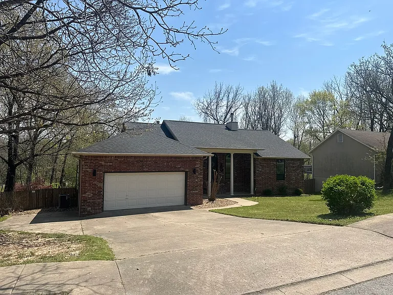2203 Stout Dr — Photo 36