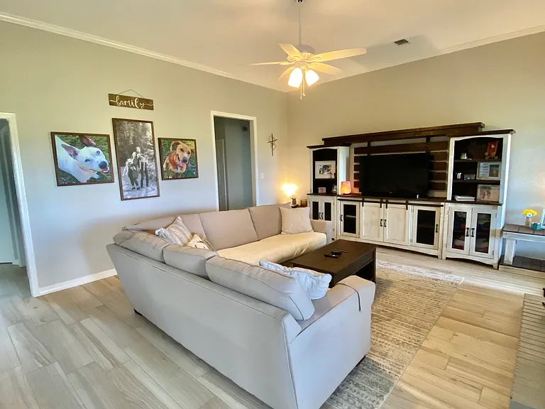 3210 Le Oaks Dr — Photo 3
