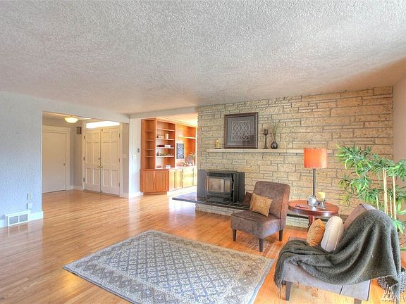 3rd image of 8308 Woodland Ave E