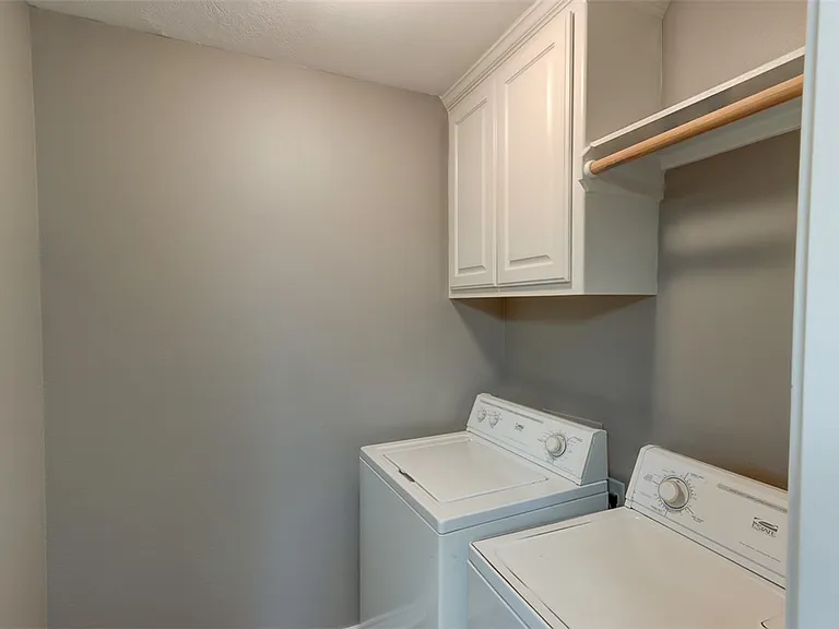 113 Karten Ln — Photo 12