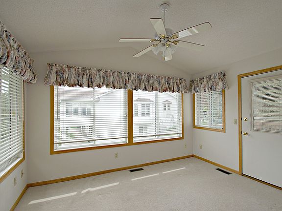 4th image of 15977 Hyland Dr
