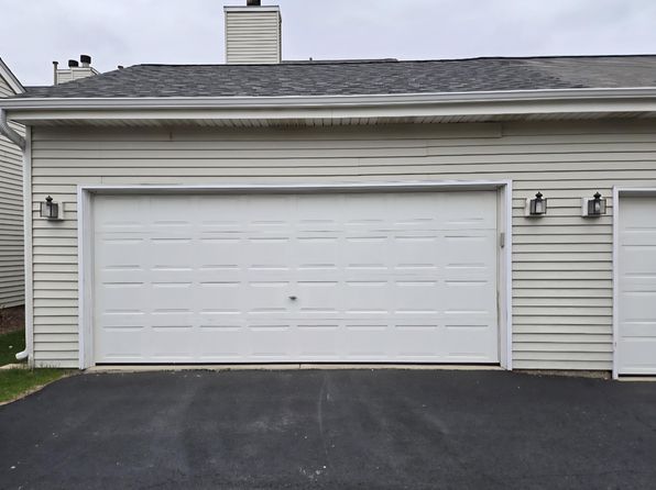 39W365 Baker Dr, Geneva, IL 60134