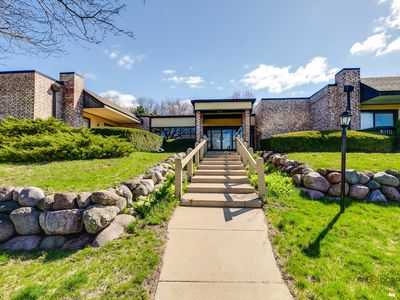 5844 Heatherridge Dr APT 105, Gurnee, IL, 60031