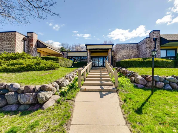 5844 Heatherridge Dr APT 105, Gurnee, IL 60031