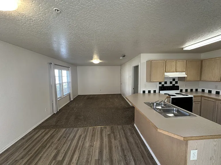 114 Davis Ave #102 — Photo 9
