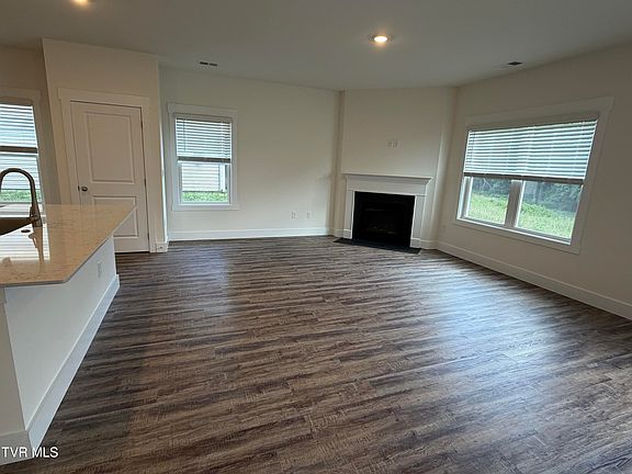 5th image of 249 Chimney View Loop