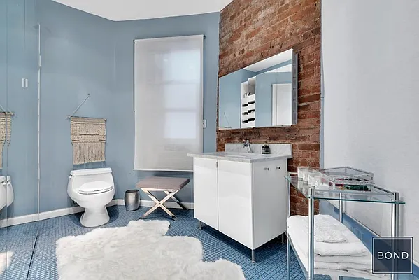 Sold by Bond New York | media 21