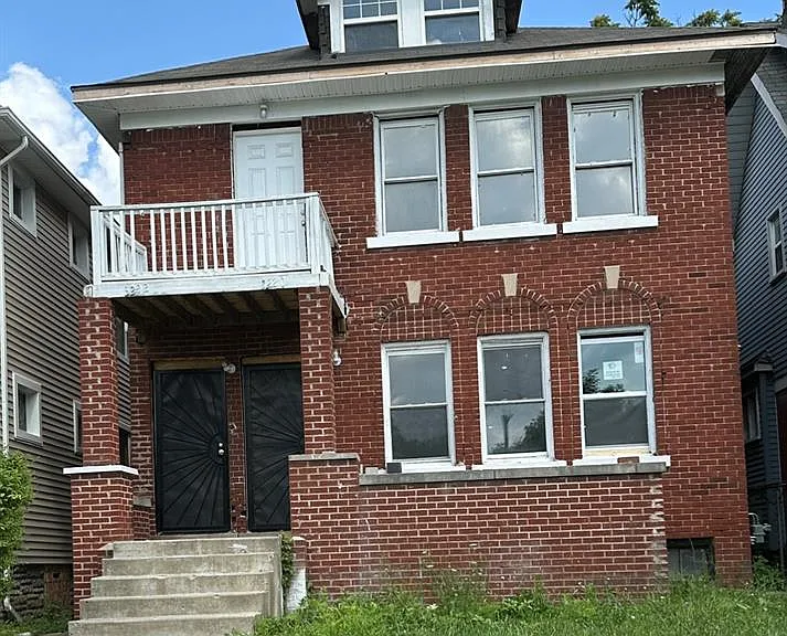 3220 Gladstone St — Photo 1