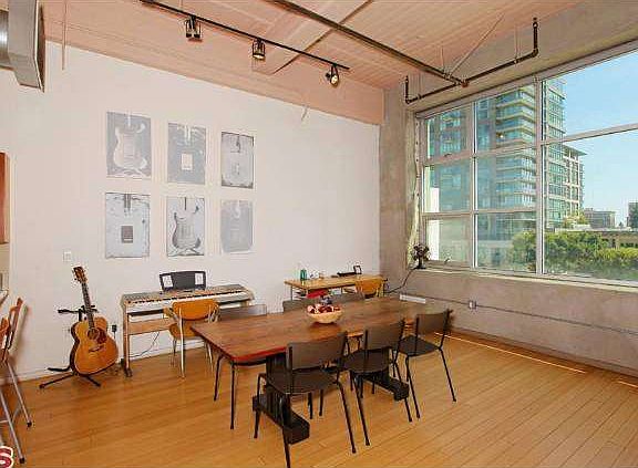 5th image of 1130 S Flower St APT 309