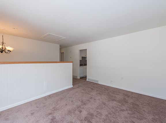 3rd image of 903 Corona Ct