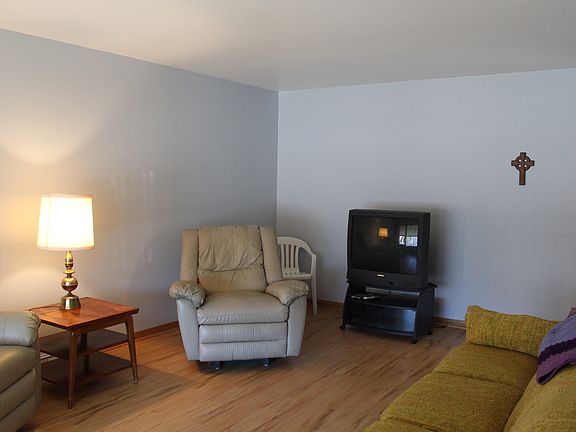 3rd image of 13501 Chatham St