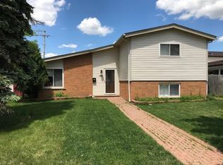 8560 W Madison Dr, Niles, IL 60714