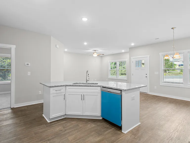 687 N Manning Ave — Photo 9