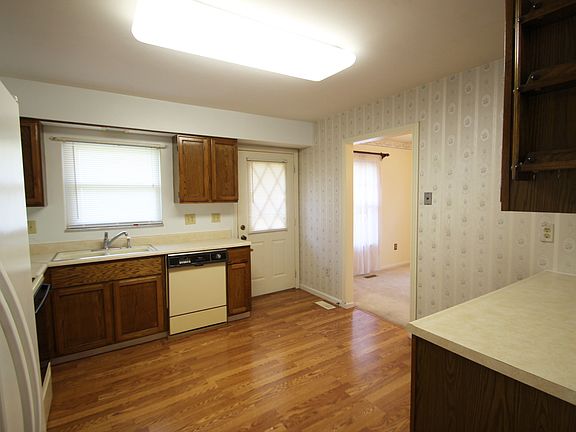 5th image of 4401 Strathaven Dr