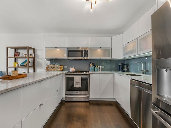 4th image of 1516 N State Pkwy APT 16D