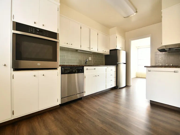 5401 Broadway Ter — Photo 13