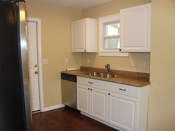5th image of 2419 NE 11th St