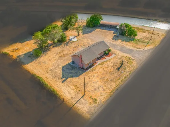 19327 Pioneer Rd, Los Banos, CA 93635