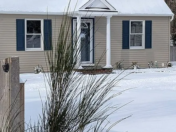 6 Acorn Ln, Stony Brook, NY 11790