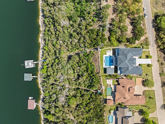 4th image of 912 Watercliffe Dr