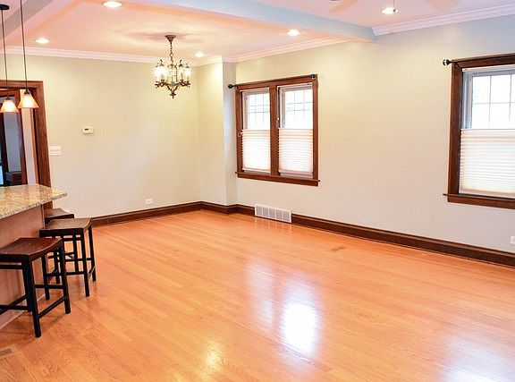 2nd image of 6235 N Harlem Ave