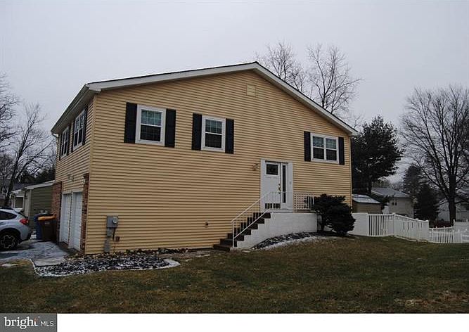 1st image of 9 Chesapeake Dr