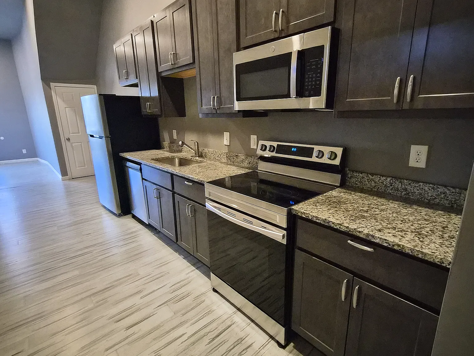 2 bed, $1,100 — Photo 4