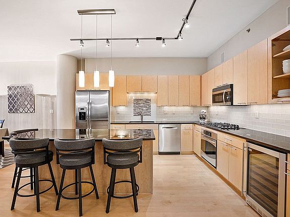 4th image of 215 10th Ave S Unit 218