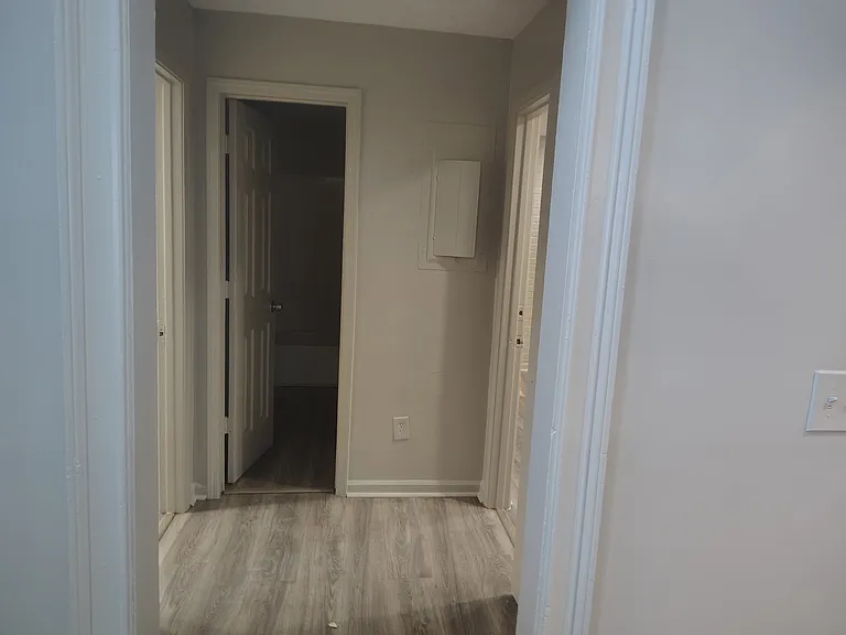 425 Charleston Ln — Photo 3