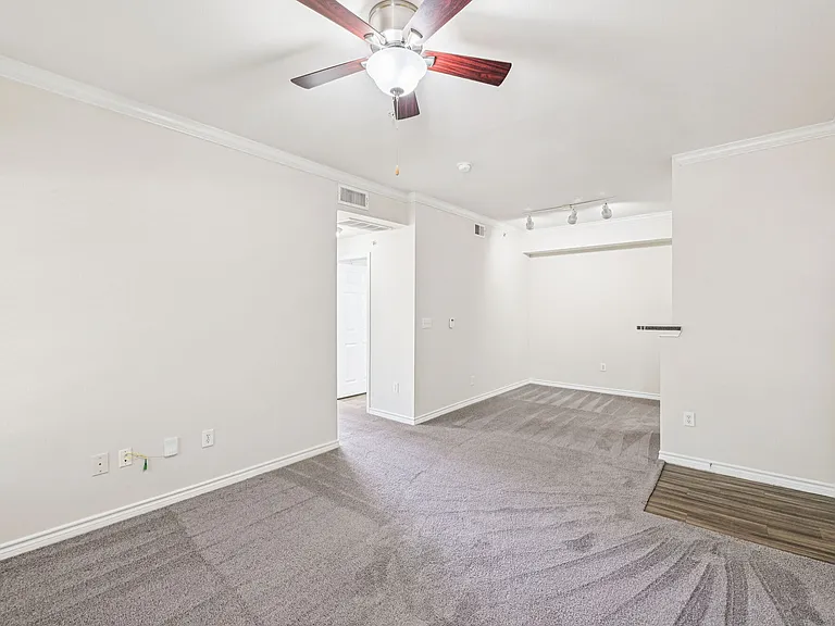 Oaks Riverchase Apartments — Photo 15