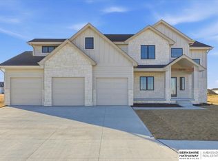19612 Stone Ave, Elkhorn, NE 68022