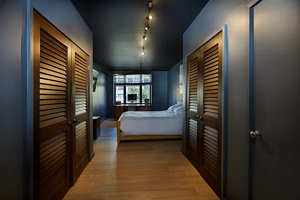 Sold by R New York | media 27