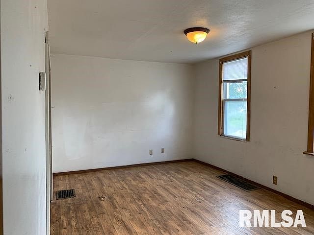 2nd image of 707 13th St