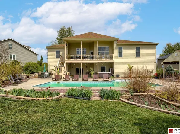 20015 Covington Cir, Gretna, NE 68028