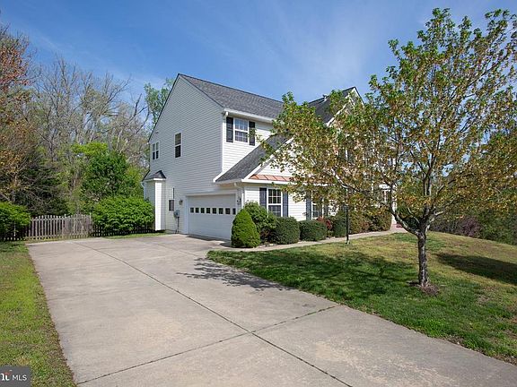 Big front yard!