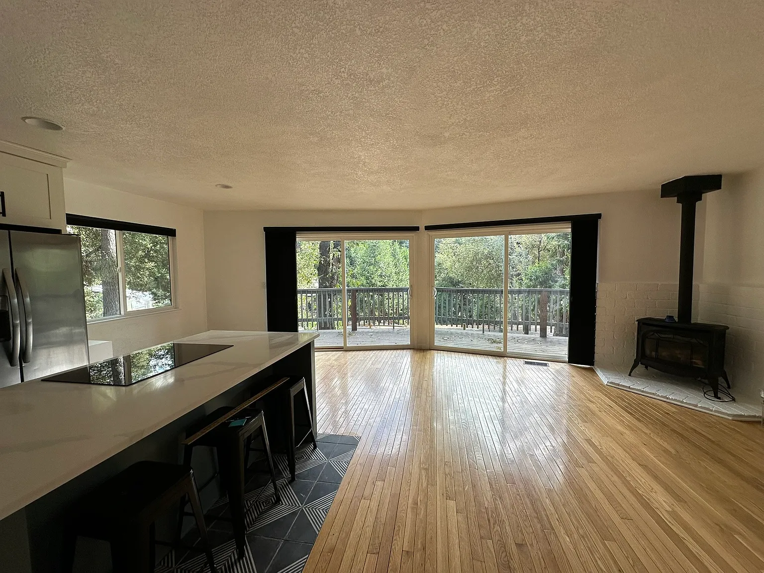 3 bed, 1032 sqft, $1,995 — Photo 4