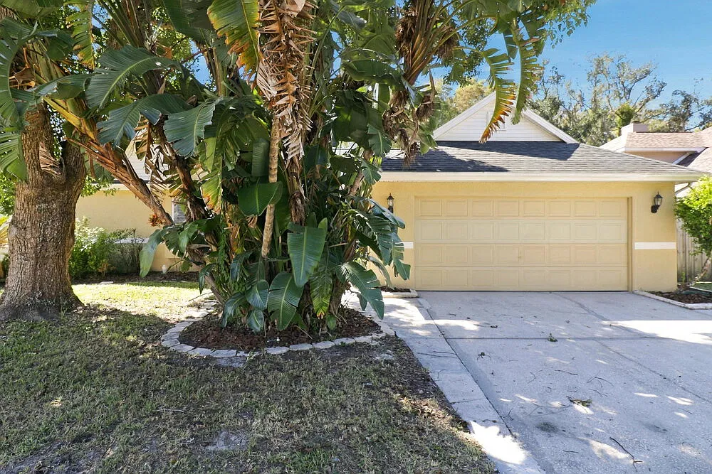 4 bed, 2.0 bath, 2164 sqft, $2,600 — Photo 1